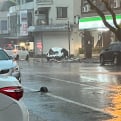 颱風「凱米」來襲 女兒牆石塊掉落砸車 兩人受傷