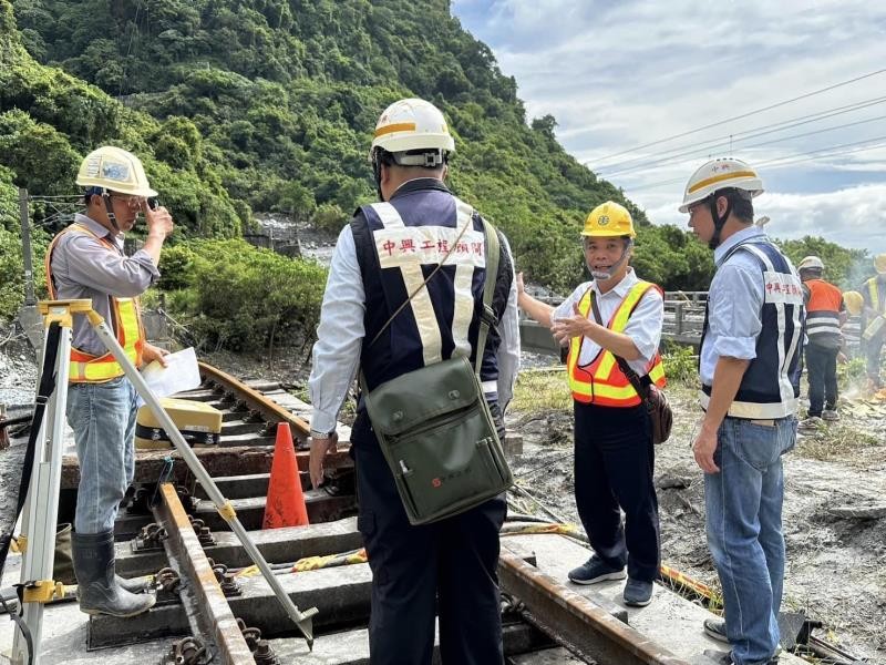 臺鐵小清水溪橋「西正線」更新工法曝光 改為強度高重量輕鋼桁架橋