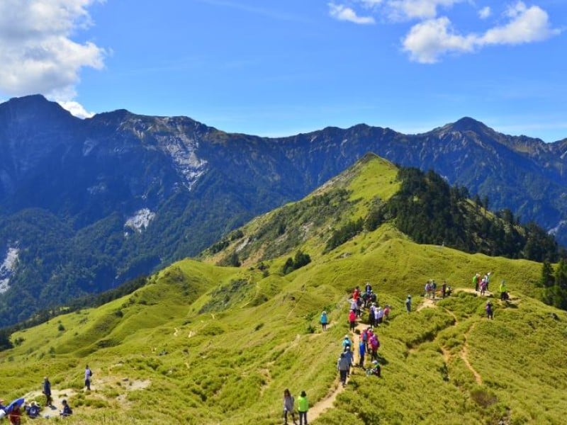 登山要辦證、不要亂改核准路線