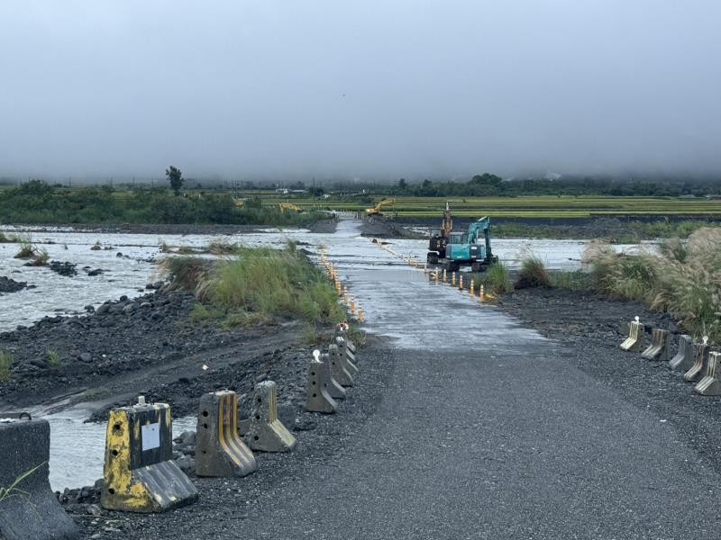 崙天便橋因雨勢繼續封閉