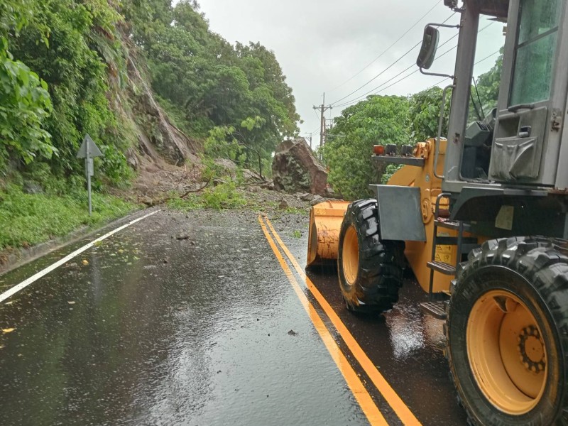 台11線35k+300(磯崎明隧道-砂脈橋路段) 邊坡坍方道路阻斷，預定今（25）日8時搶通