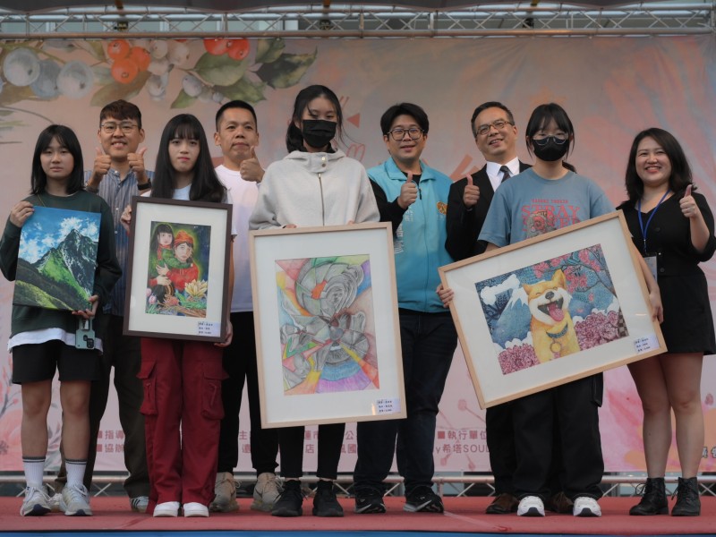 花蓮市青促會「公益畫展x療癒市集」 魏嘉彥：以藝術與愛為心靈加油