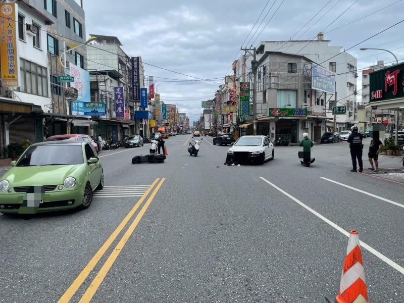 汽、機車路口互撞騎士受傷送醫