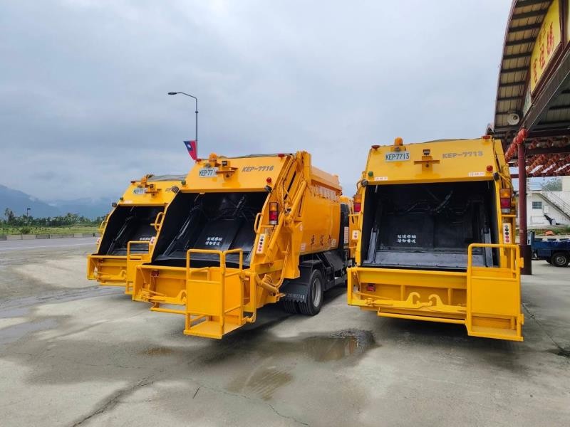玉里鎮清潔隊添3輛新垃圾車