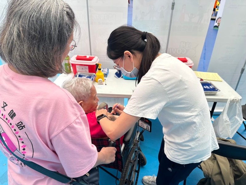 114年1月1日起流感疫苗開放 6個月以上全民接種