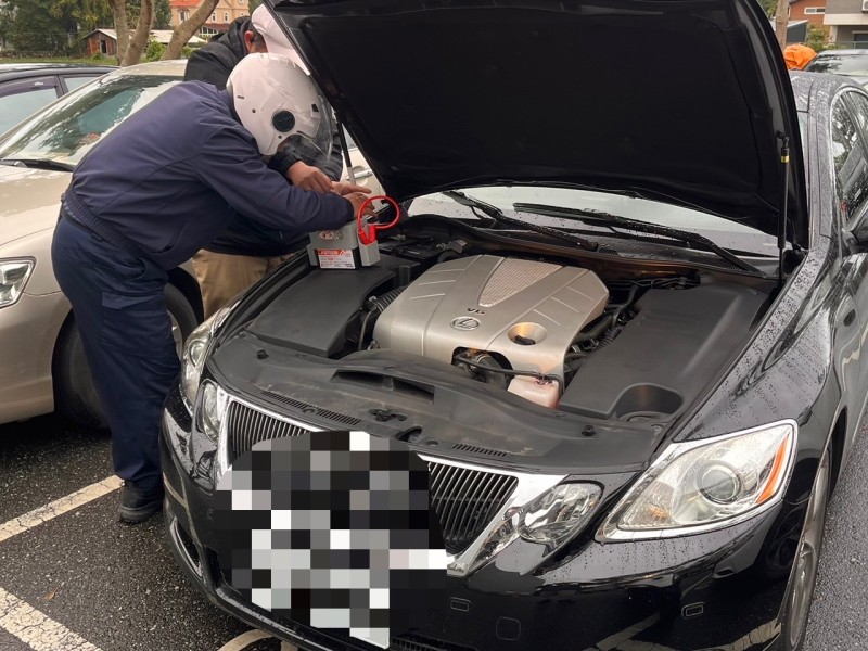 冬日車輛電瓶鬧脾氣！吉安暖警迅速排困，助車主重啟旅程