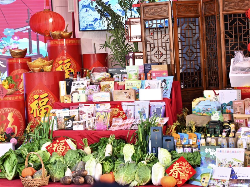 大船入港慶繁榮 花開富貴迎昌盛 2025花蓮年貨大街展售活動1/23盛大開賣