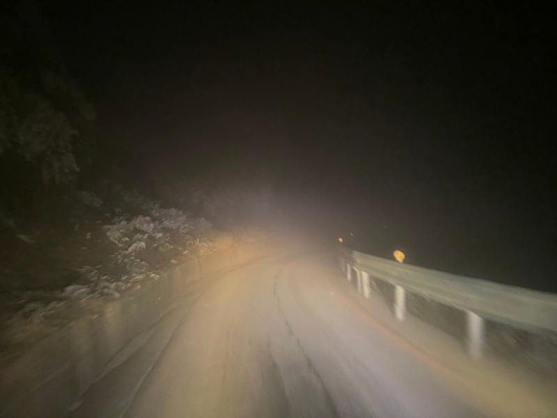 合歡山台14甲線昆陽至小風口限掛雪鏈通行，用路人請注意安全