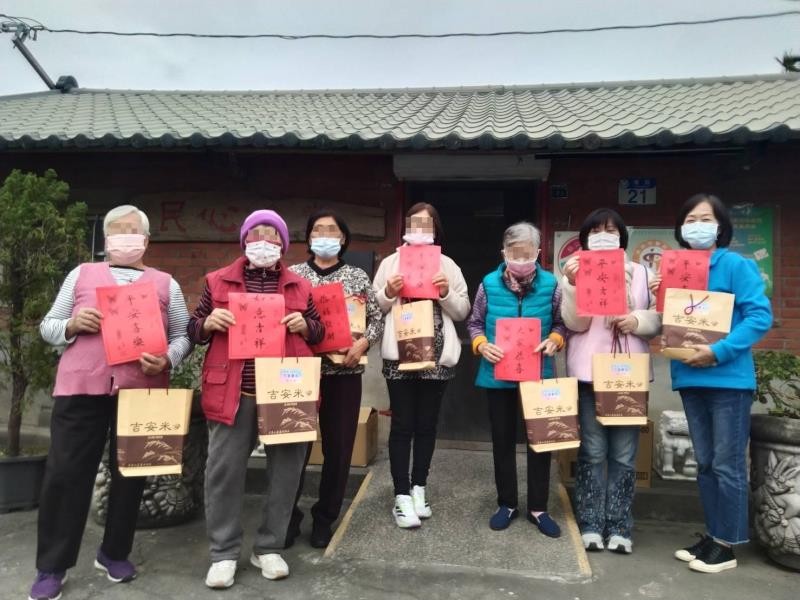 部立花蓮醫院春節前夕陪伴弱勢家庭與獨居長者