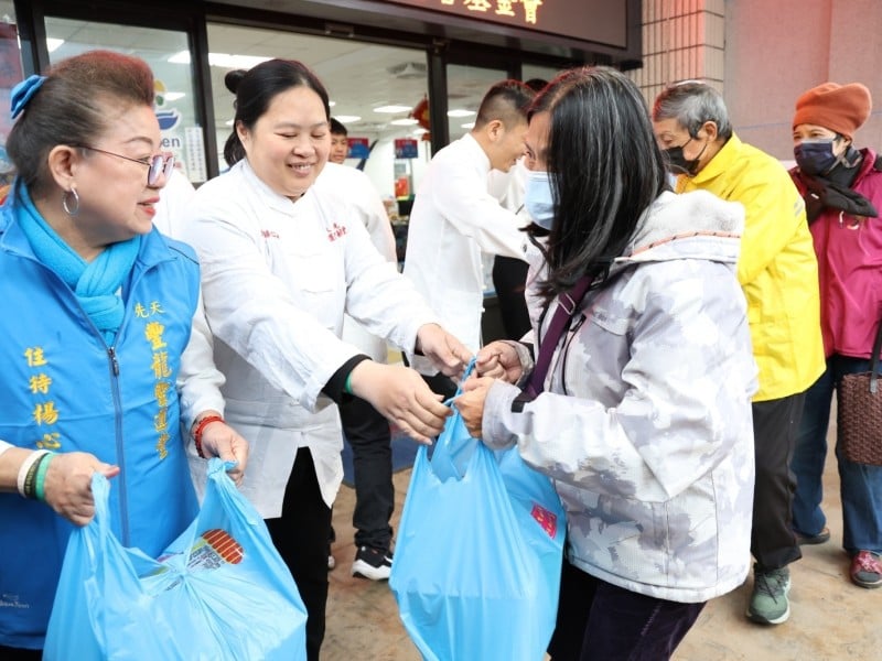 寒冬送暖!台中、基隆、玉里聖道堂聯手蘇玉枝基金會 捐6000件物資助吉安弱勢家庭