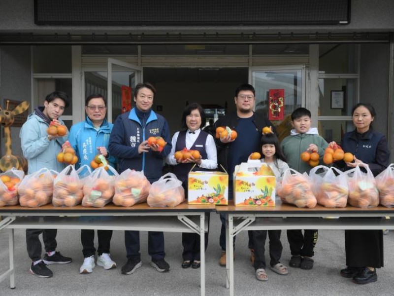 松成號年前慰勞花市清潔隊