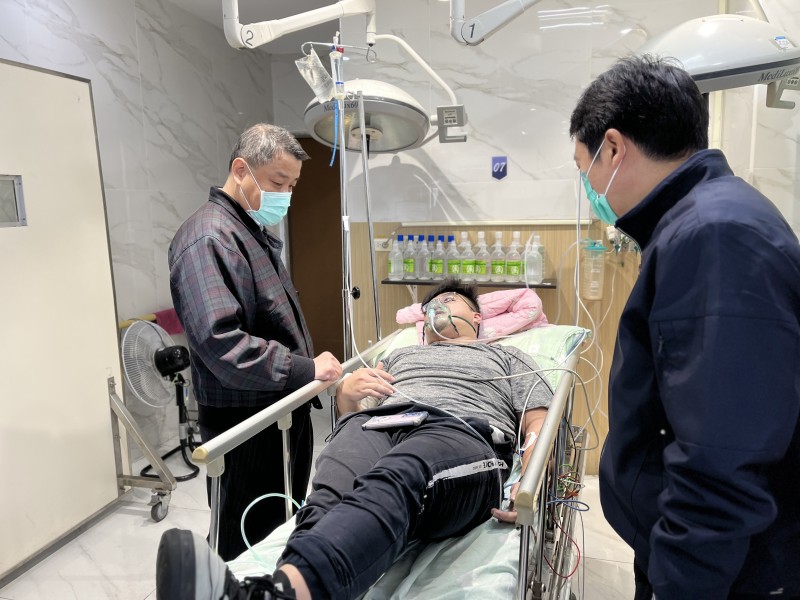 照服員第一時間英勇救火嗆傷! 玉里醫院院長簡以嘉 前往慰問表達感謝