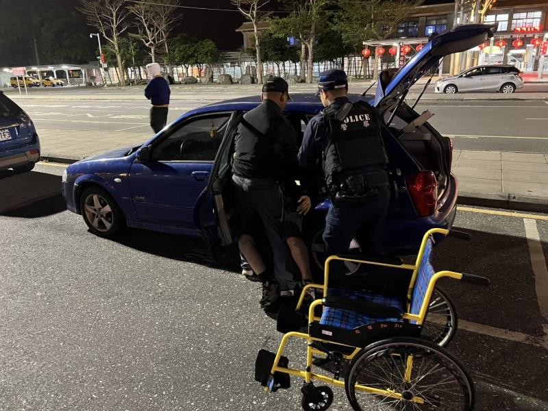 身障男子大小便失禁 鐵警暖心協助