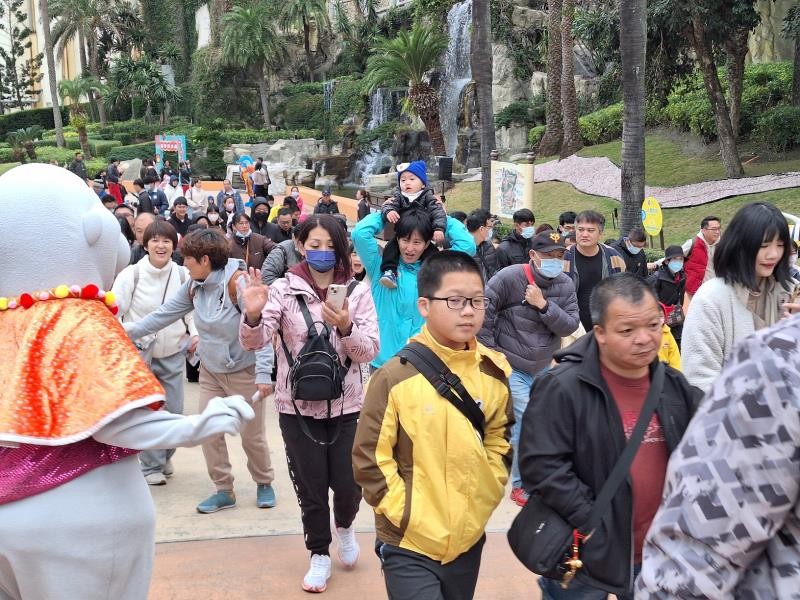 海洋公園春節人潮回溫