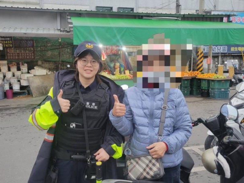 機車太多找不到自己的那台 警察幫忙