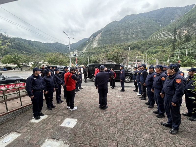 大年初一慰問春節執勤員警  徐縣長、傅立委感謝堅守崗位守護花蓮