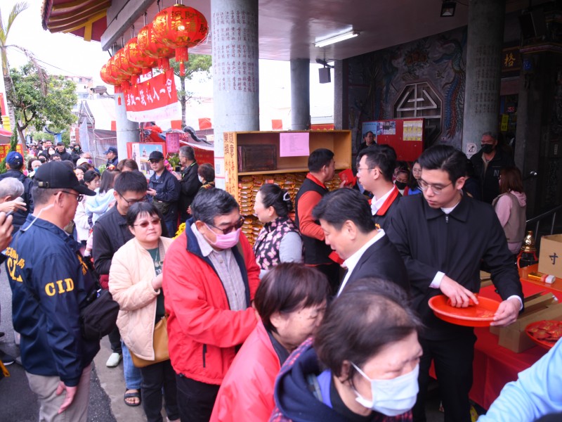 縣長徐榛蔚大年初四走訪花蓮市、吉安宮廟參拜祈福