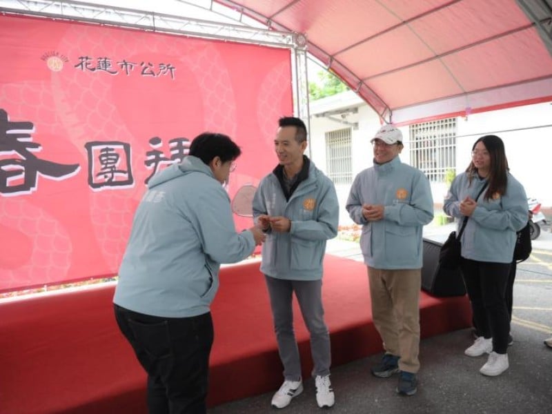 魏嘉彥率市公所團隊向各界拜年