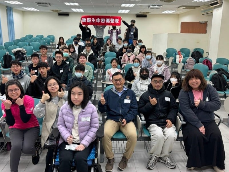 東華大學與中央大學攜手舉辦「樂遊生命密碼營隊」 助東部高中生探索基因奧秘