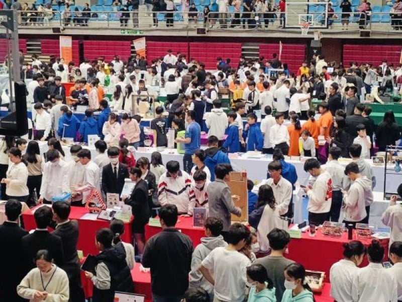 花蓮光復國中在2025 IEYI世界青少年創客發明展暨台灣選拔賽中摘金