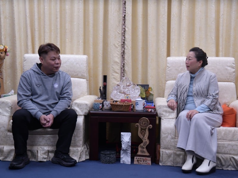 花蓮視障選手黃賢文勇奪2025 IBF帕拉保齡球世錦賽金牌 徐縣長親自表揚