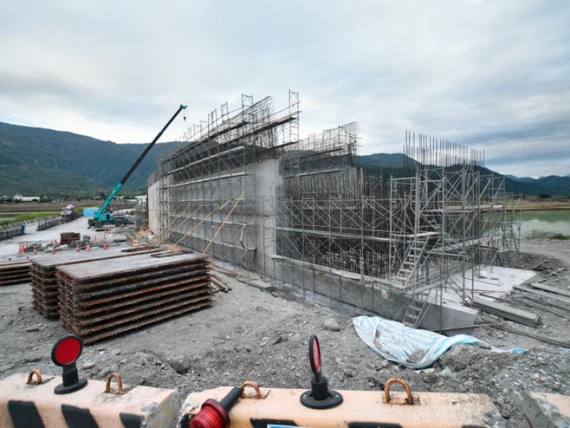 高寮大橋重建進度超前 預估明年上半年完工