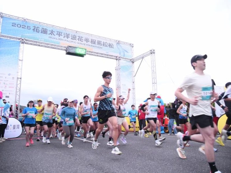 花蓮太平洋浪花半程馬拉松近5千人熱情開跑