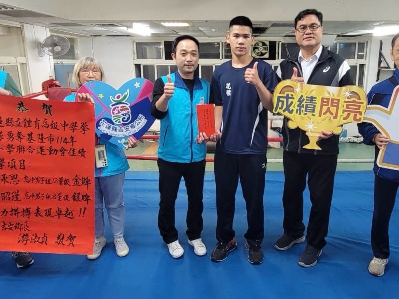 花蓮體中拳擊隊奪金為縣爭光 游淑貞貼紅榜鼓勵學子