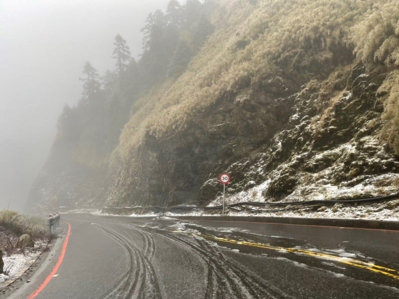 台14甲線合歡山段限掛雪鏈通行 視路況機動調整限掛雪鏈通行路段