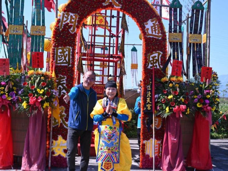 爬108層天劍梯祈福