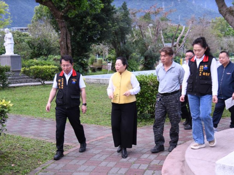 徐榛蔚視察國興里建置完工公共空間