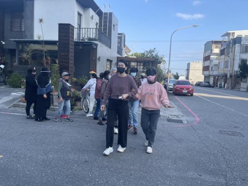 培訓視力協助員 協助視障者融入職場