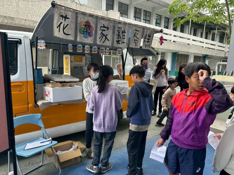 雞蛋糕餐車駛入中城國小 趣味闖關歡度兒童節