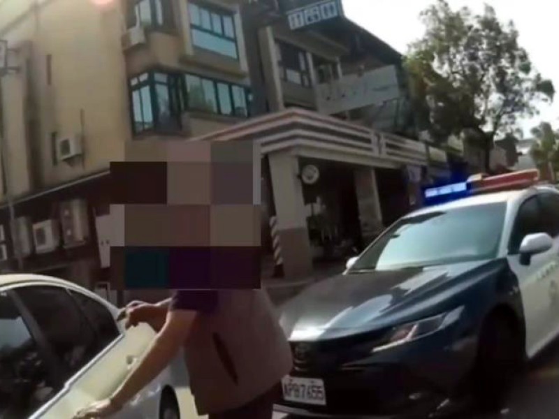 立委服務處主任就可以違停嗆警嗎?