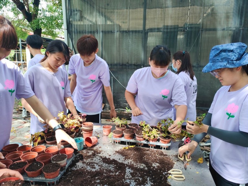 學以致用 花蓮高農園藝科師生行銷實習產品 與社區民眾共享學習成果