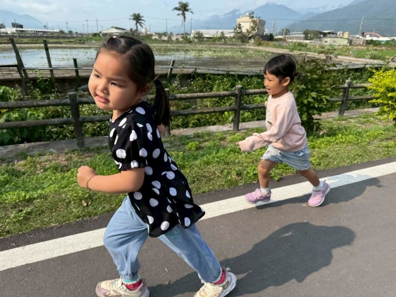 全球唯一橫跨板塊會「長高」自行車道! 中城國小「穿越歐亞板塊」體驗式路跑登場