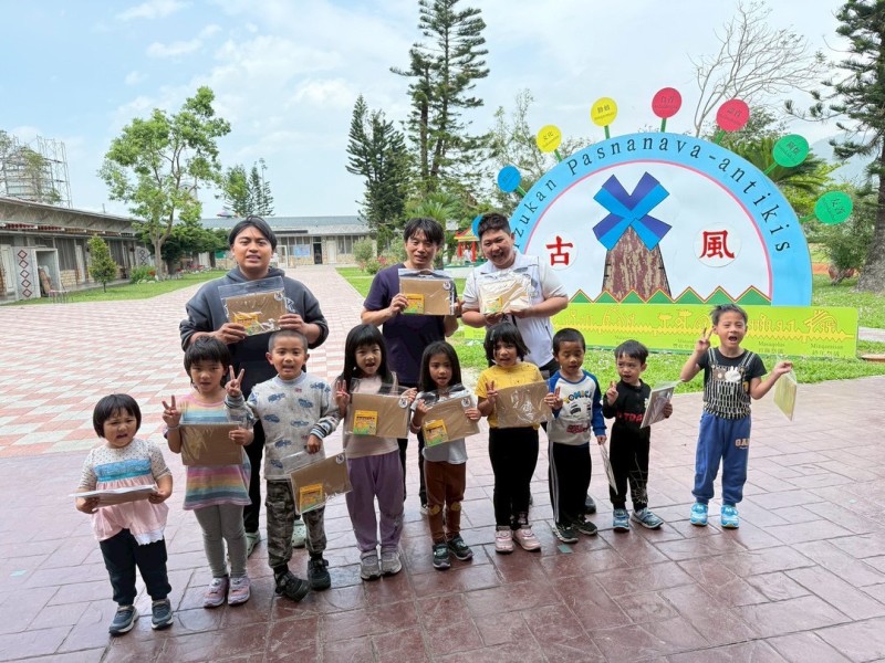 災後一年再赴古風國小 議員謝國榮團隊關懷偏鄉