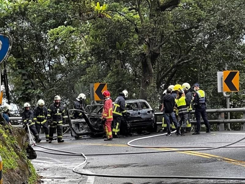 台9丁東澳段驚傳火燒車