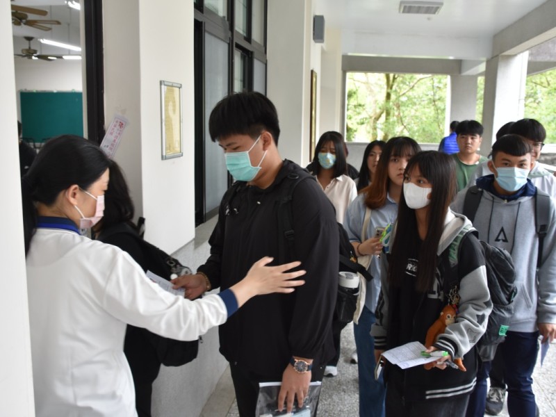 讀護理、免學費還包就業！慈大原專班招生考試到考率達九成