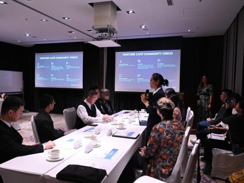 徐榛蔚力邀國際新創機構Venture Café訪花評估設點