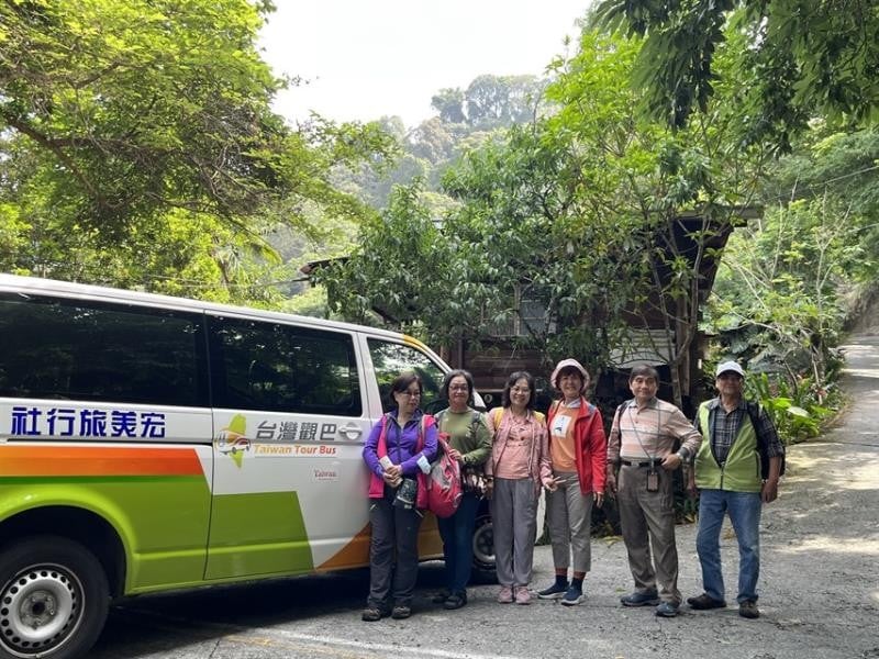 「台灣觀巴」暢遊全台百大美景