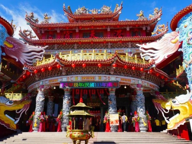 花蓮港天宮四月 連三活動祈福又溫馨:遶境跨區庇佑眾生、園遊會結合公益、媽祖誕辰頒發獎助學金延續信仰力量