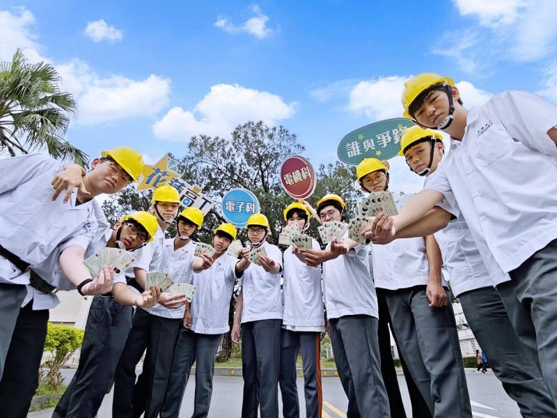 培育在地技術之光 花蓮高工再創巔峰13學子獲台電獎學金肯定