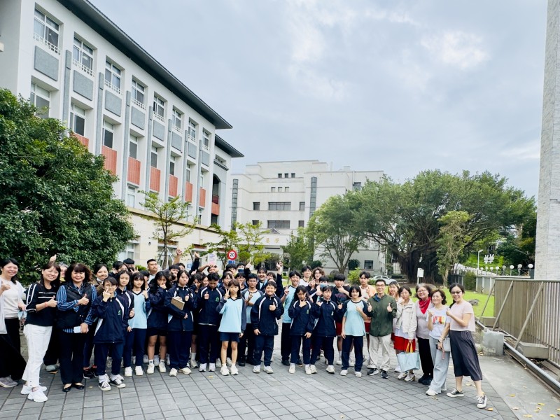 「藝哈!奔向夢想原野」 花蓮女中九十八週年美展開展,青春創意一次到位!