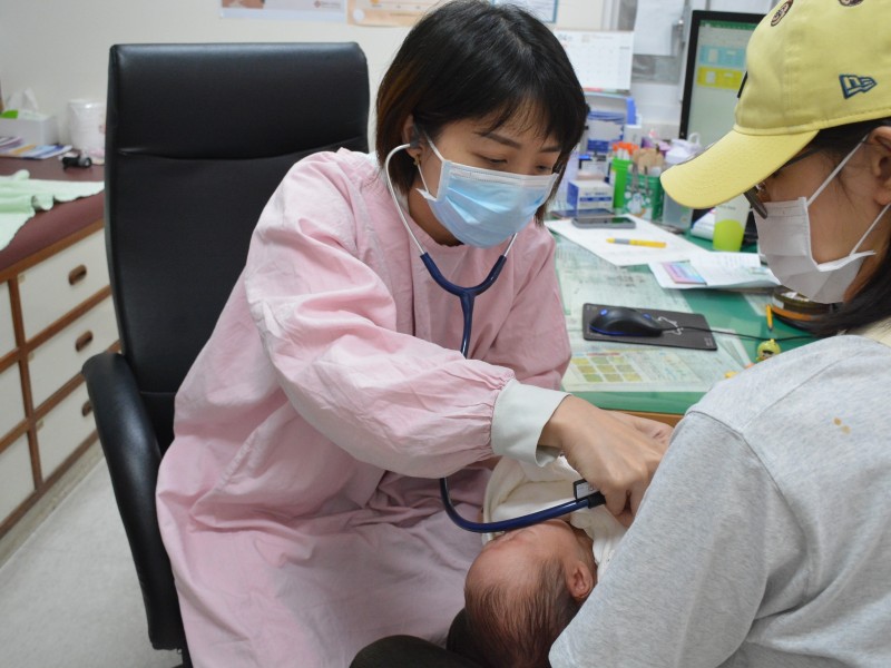 嬰幼兒感冒兩天變喘咻咻?醫示警:恐是RSV病毒作祟!