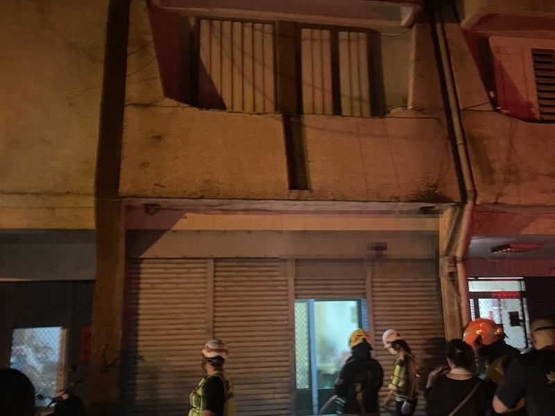 菸蒂丟垃圾桶起火 好在有住警器未釀災