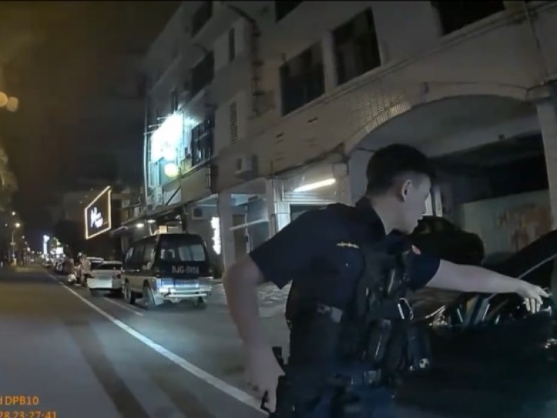 深夜行車搖擺警攔查 起獲三級毒品依法偵處