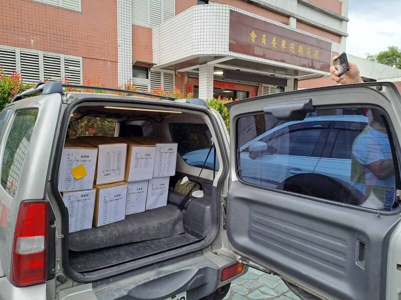 罷「傅」二階段聯署書初步清點數為32766份