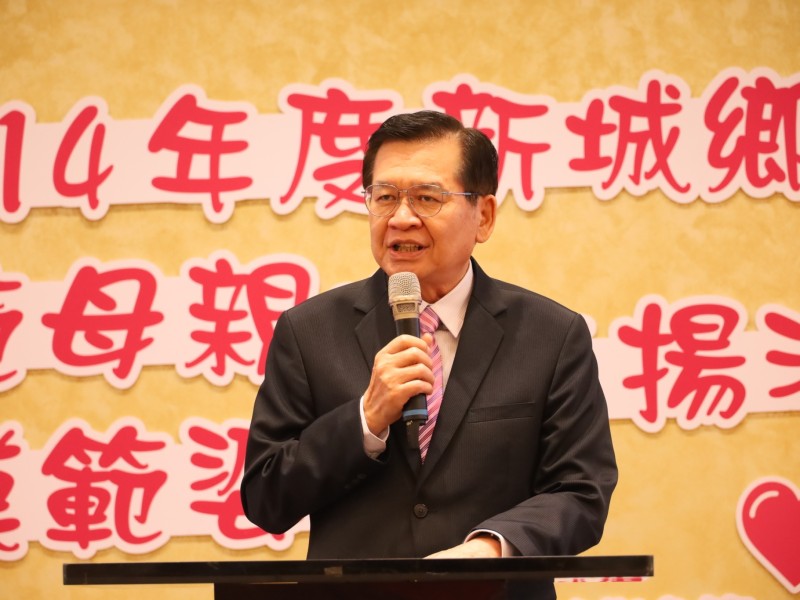 新城鄉模範母親暨模範婆媳表揚 何禮臺與模範母親及模範婆媳共同分享溫馨時光