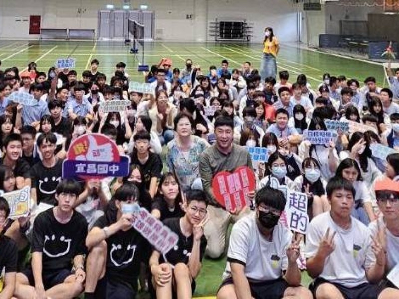宜昌國中「宜定包中」 會考四重送祈福活動 溫暖陪伴九年級生迎戰會考 試試順利!